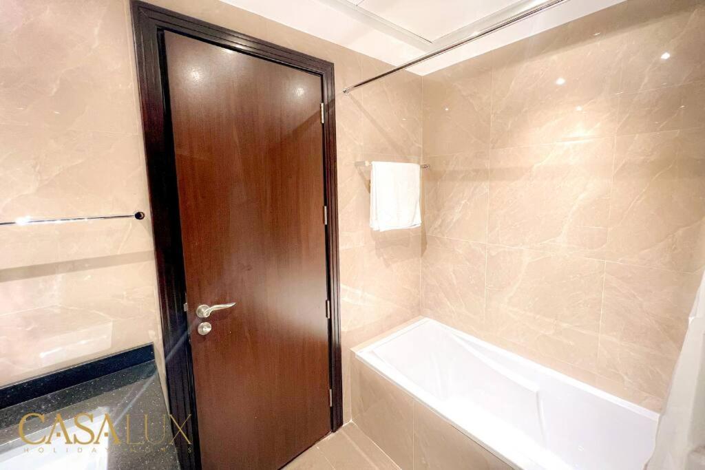 Lovely Big Studio W/ Burj Khalifa View In Downtown Dubai Luaran gambar