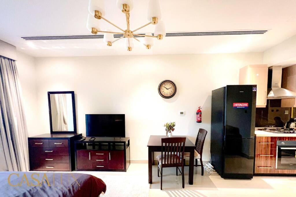 Lovely Big Studio W/ Burj Khalifa View In Downtown Dubai Luaran gambar